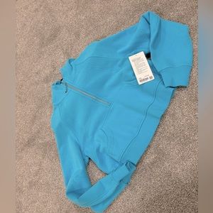 Lululemon scuba half zip in electric turquoise XS/S
